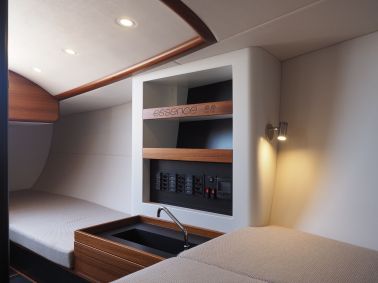 essence 33 interior 6f
